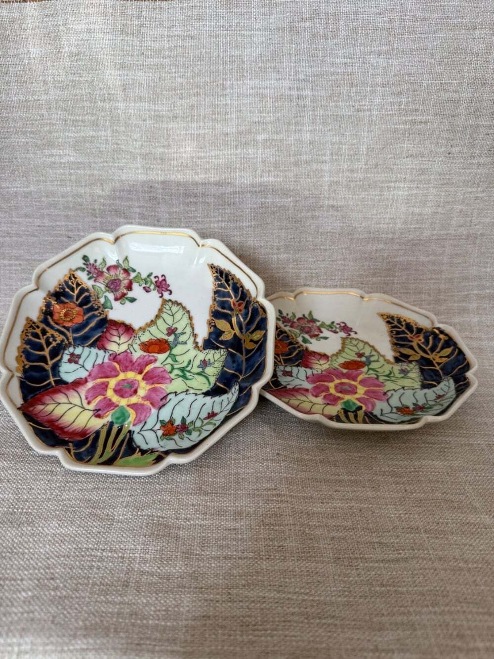 Vintage Japanese Tobacco Leaf Scalloped Rim Gold Trim Set of 2 Plates 6 1/4''